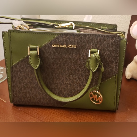 Michael Kors Hope Medium Crossbody Bag - Picture 1 of 4